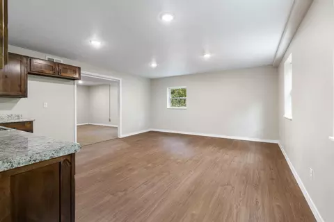 Living - 6010 Oak Leaf Dr, Harrison, AR 72601 photo 6 of 7