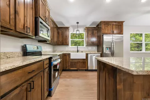 Kitchen - 6010 Oak Leaf Dr, Harrison, AR 72601 photo 4 of 7
