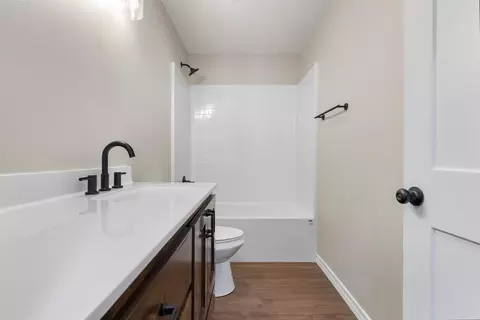 Bath - 6010 Oak Leaf Dr, Harrison, AR 72601 photo 2 of 3