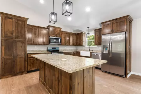 Kitchen - 6010 Oak Leaf Dr, Harrison, AR 72601 photo 1 of 7