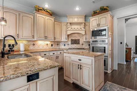 Kitchen - 12608 Marble Dr, Fort Smith, AR 72916 photo 2 of 3