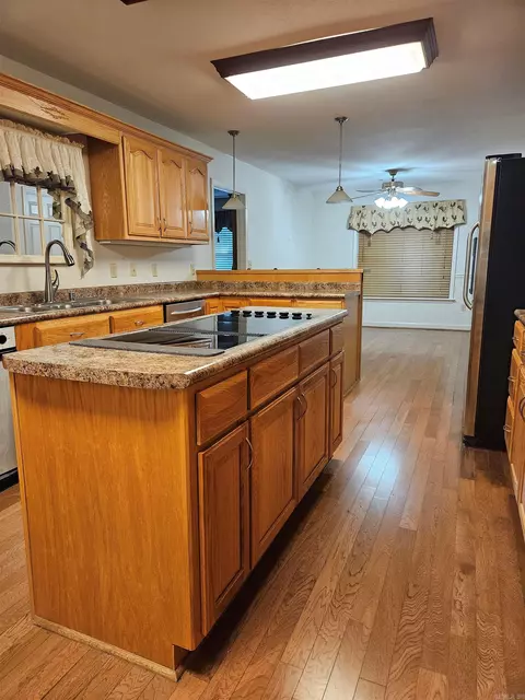 201 W College, Beebe, AR 72012 photo 9