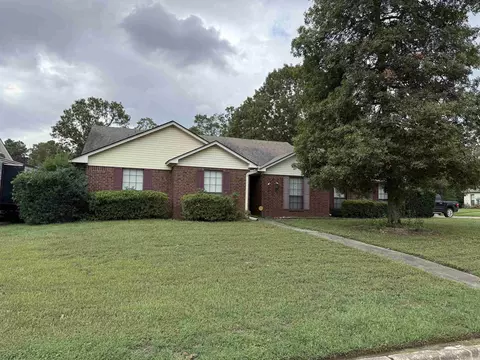 362 Regal Oaks Dr, White Hall, AR 71602