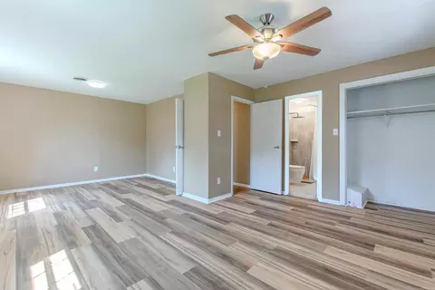Bedroom - 2205 W Lakeview Dr, Benton, AR 72015 photo 1 of 3