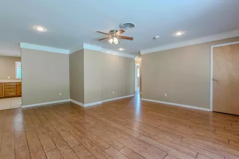 Living - 2205 W Lakeview Dr, Benton, AR 72015 photo 2 of 11
