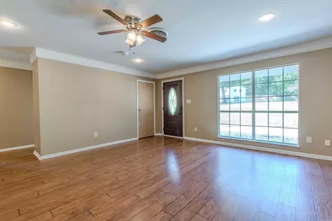 Living - 2205 W Lakeview Dr, Benton, AR 72015 photo 1 of 11