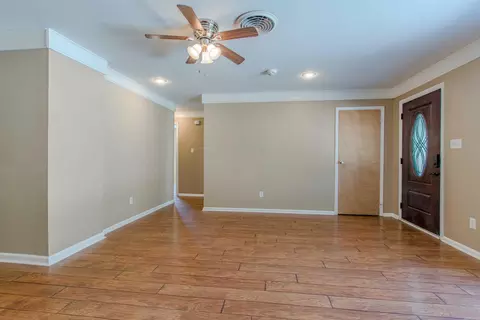 Living - 2205 W Lakeview Dr, Benton, AR 72015 photo 4 of 11