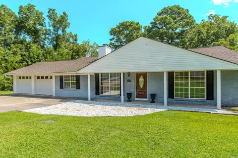 Exterior - 2205 W Lakeview Dr, Benton, AR 72015 photo 3 of 12
