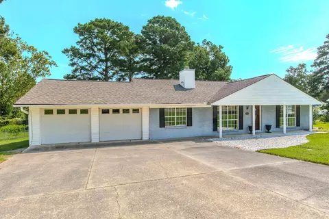 Exterior - 2205 W Lakeview Dr, Benton, AR 72015 photo 2 of 12