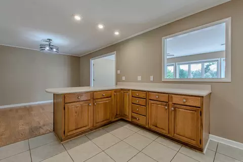 Kitchen - 2205 W Lakeview Dr, Benton, AR 72015 photo 2 of 5