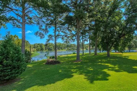 Exterior - 2205 W Lakeview Dr, Benton, AR 72015 photo 7 of 12