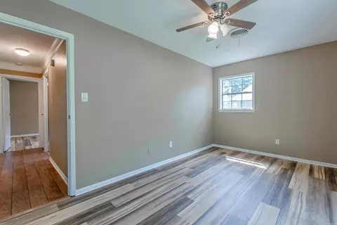 Bedroom - 2205 W Lakeview Dr, Benton, AR 72015 photo 2 of 3