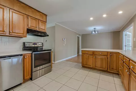 Kitchen - 2205 W Lakeview Dr, Benton, AR 72015 photo 3 of 5