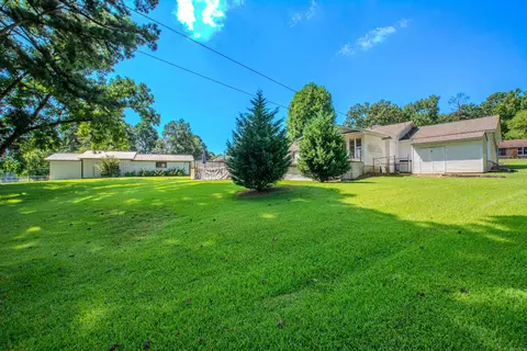Exterior - 2205 W Lakeview Dr, Benton, AR 72015 photo 10 of 12