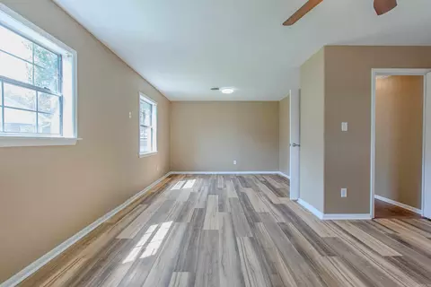 Living - 2205 W Lakeview Dr, Benton, AR 72015 photo 11 of 11
