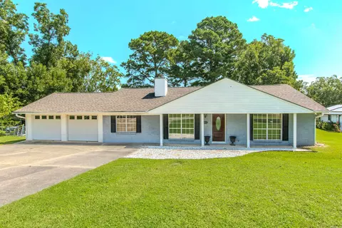 Exterior - 2205 W Lakeview Dr, Benton, AR 72015 photo 1 of 12