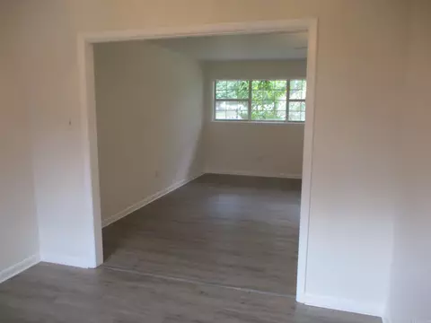 Living - 1625 Circle Dr, Malvern, AR 72104 photo 3 of 7