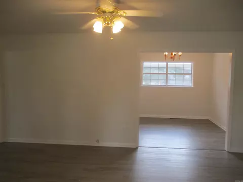 Living - 1625 Circle Dr, Malvern, AR 72104 photo 2 of 7