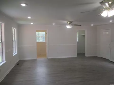 Living - 1625 Circle Dr, Malvern, AR 72104 photo 5 of 7