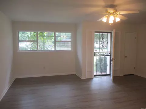 Living - 1625 Circle Dr, Malvern, AR 72104 photo 1 of 7