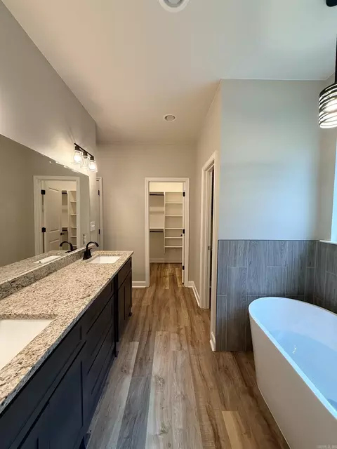 Bath - 370 Meadow Creek Dr, Haskell, AR 72015 photo 6 of 8