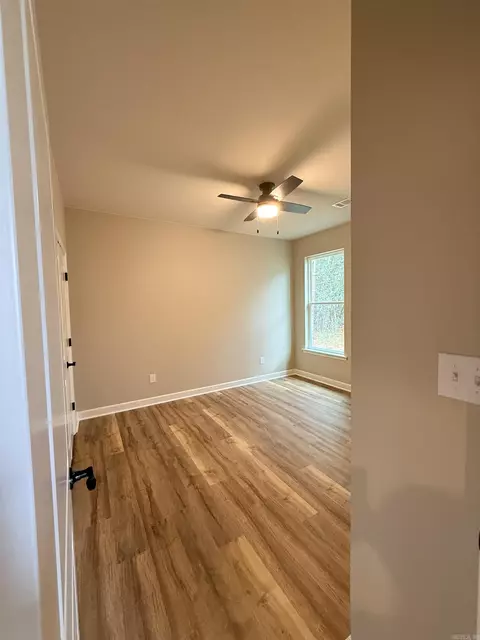 Bedroom - 370 Meadow Creek Dr, Haskell, AR 72015 photo 6 of 8