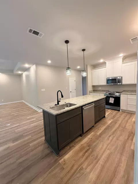 Kitchen - 370 Meadow Creek Dr, Haskell, AR 72015 photo 1 of 4