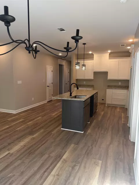 Kitchen - 370 Meadow Creek Dr, Haskell, AR 72015 photo 4 of 4