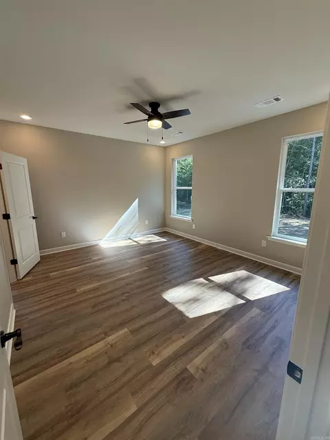 Bedroom - 370 Meadow Creek Dr, Haskell, AR 72015 photo 3 of 8