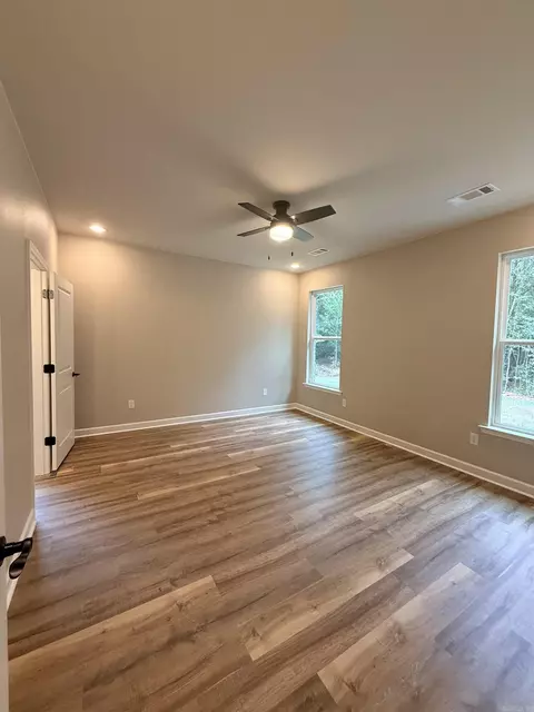 Bedroom - 370 Meadow Creek Dr, Haskell, AR 72015 photo 4 of 8