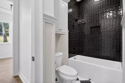 Bath - 1078 Sungate Dr, Alexander, AR 72002 photo 5 of 10