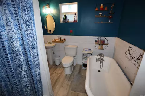 Bath - 407 Oak, Warren, AR 71671 photo 3 of 5