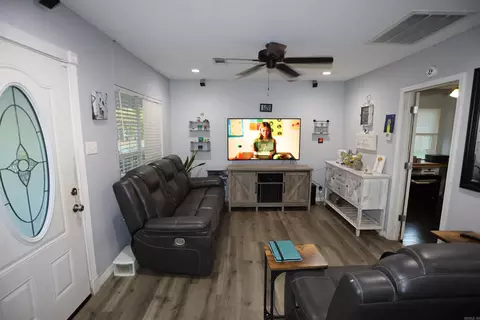 Living - 407 Oak, Warren, AR 71671 photo 1 of 1