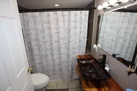 Bath - 407 Oak, Warren, AR 71671 photo 1 of 5