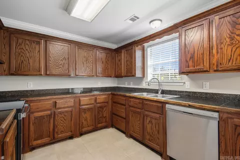 Kitchen - 4426 Mandy Crk, Benton, AR 72015 photo 3 of 3