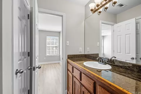 Bath - 4426 Mandy Crk, Benton, AR 72015 photo 2 of 3