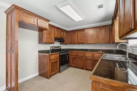 Kitchen - 4426 Mandy Crk, Benton, AR 72015 photo 2 of 3
