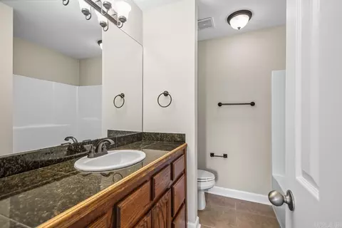 Bath - 4426 Mandy Crk, Benton, AR 72015 photo 1 of 3