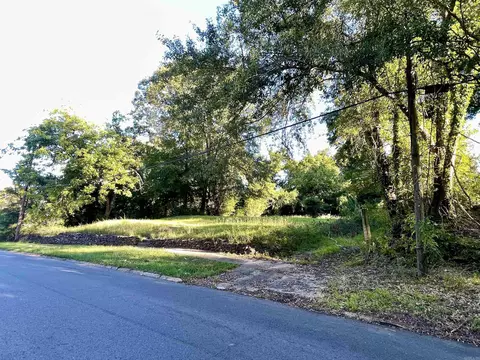 429 Maple St, Camden, AR 71701