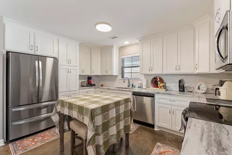 Kitchen - 1410 E Siebenmorgen Rd, Conway, AR 72032 photo 6 of 6