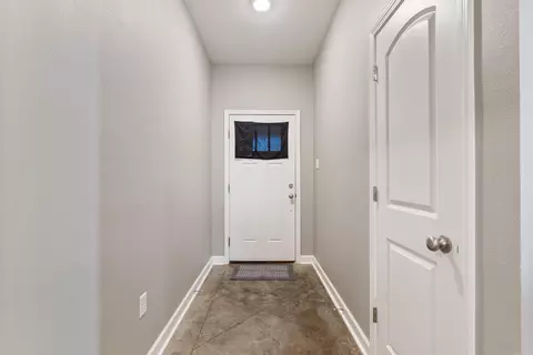 Entry Way - 1410 E Siebenmorgen Rd, Conway, AR 72032 photo 1 of 2