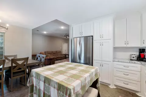 Kitchen - 1410 E Siebenmorgen Rd, Conway, AR 72032 photo 4 of 6