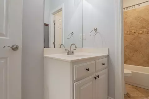 Bath - 807 Cascade Dr, Cabot, AR 72023 photo 2 of 12