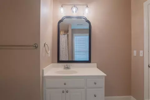 Bath - 807 Cascade Dr, Cabot, AR 72023 photo 3 of 12