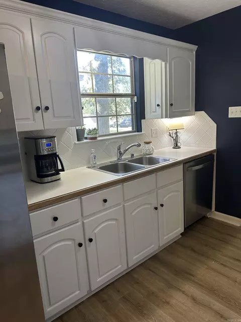 Kitchen - 1070 Highland, Cabot, AR 72023 photo 3 of 3