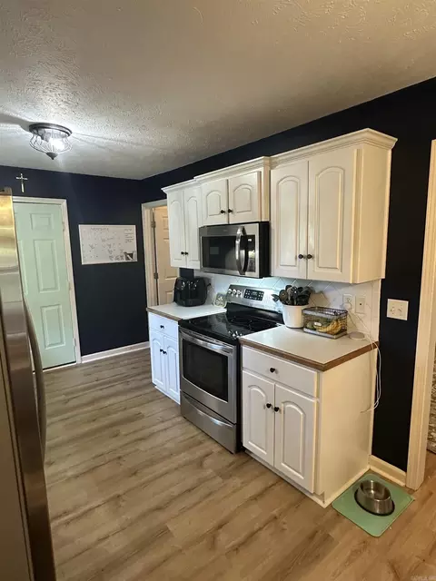 Kitchen - 1070 Highland, Cabot, AR 72023 photo 2 of 3