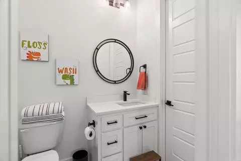 Bath - 2505 Collins Dr, Conway, AR 72034 photo 7 of 8
