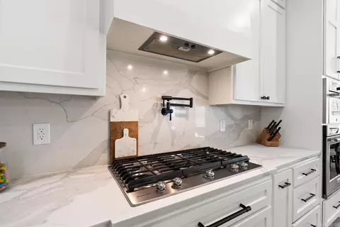 Kitchen - 2505 Collins Dr, Conway, AR 72034 photo 6 of 8