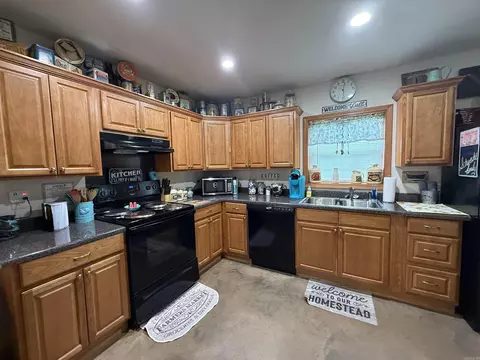 Kitchen - 409 E 13th St, Murfreesboro, AR 71958 photo 2 of 7