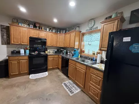 Kitchen - 409 E 13th St, Murfreesboro, AR 71958 photo 3 of 7